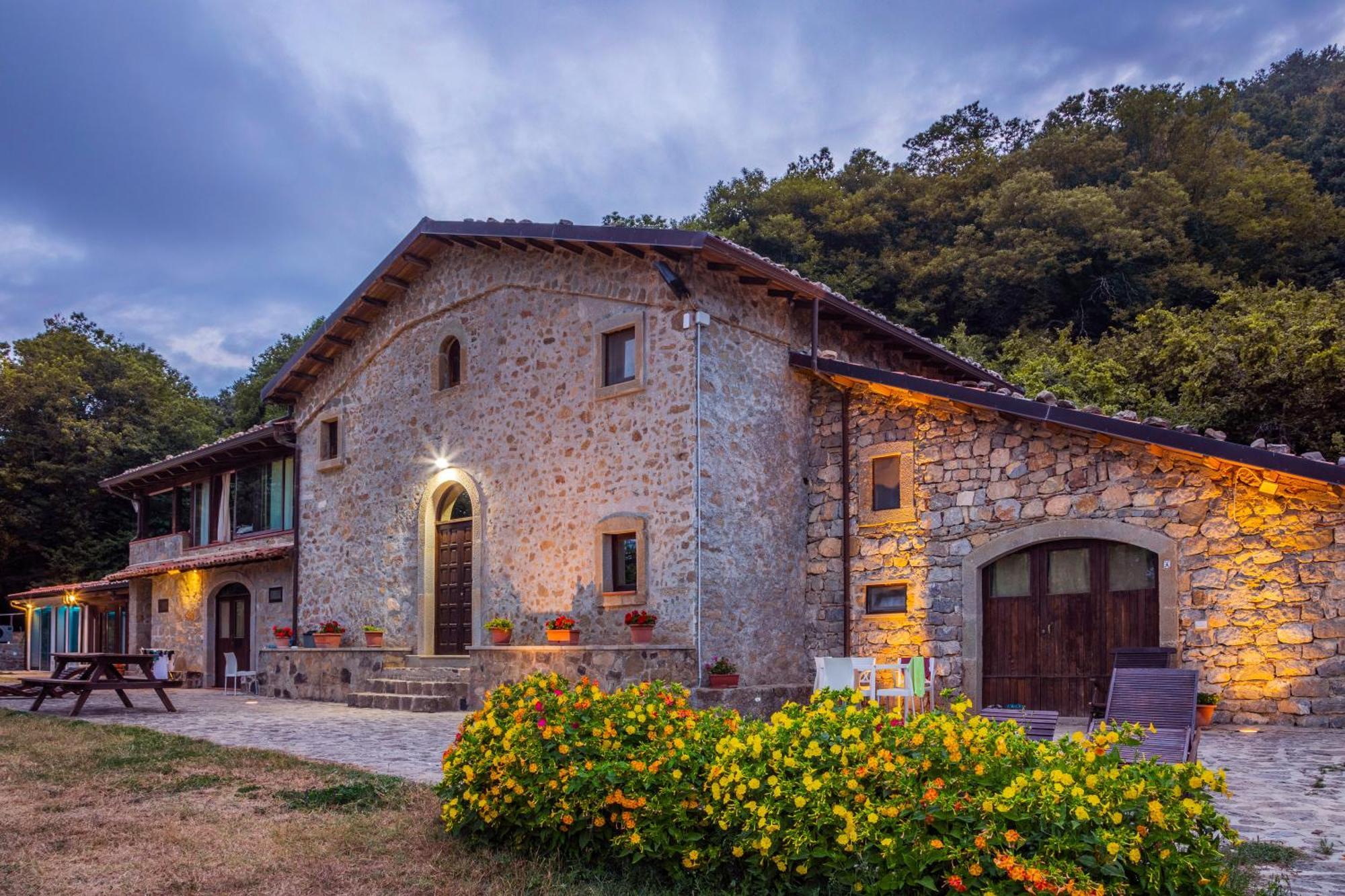 Longi Agriturismo Il Vignale מראה חיצוני תמונה